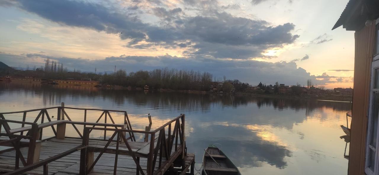 Lakeside Homestay Srinagar Kültér fotó