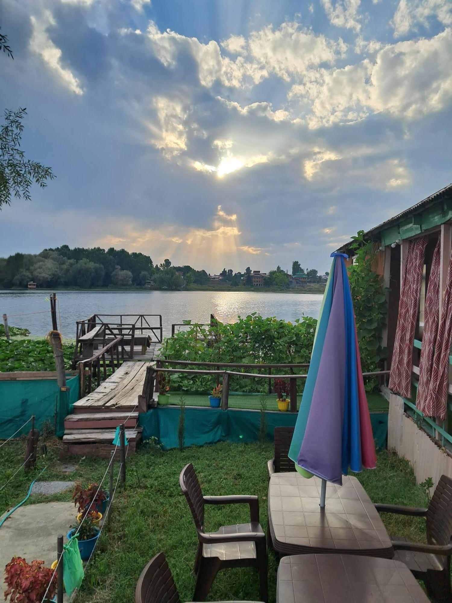 Lakeside Homestay Srinagar Kültér fotó
